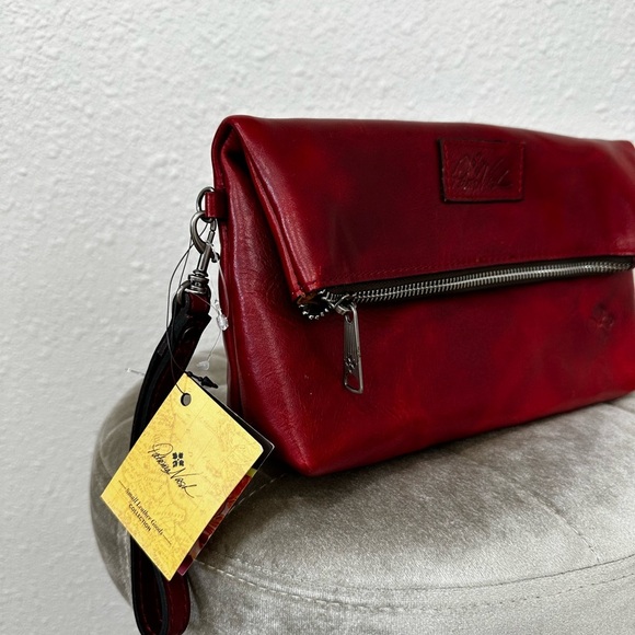 Patricia Nash NWT Wristlet Clutch Folding Expandable Ruby Red Leather VALERIE - Picture 2 of 11